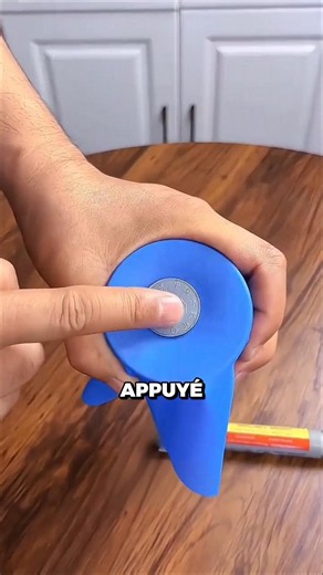 Cette pièce semble traverser le plastique comme par magie ! 🤯