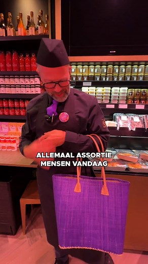 12K views · 227 reactions |  Vandaag volledig assorti! Badge, das en zelfs klanten in dezelfde kleuren   Alleen Ilyas moet nog leren glimlachen naar de kaas… voor ze begint te schimmelen #keurslagerijmichielsen #antwerpen #anselmostraat µ | Keurslager Michielsen | Facebook