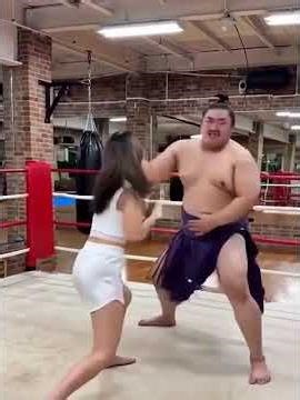 sumo can't handle women fast punching til vomit #boxing #boxingtraining #boxingwomen