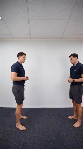 If squats hurt your knees, don’t give up on them just yet. Try this simple tweak instead: the heel-raise squat. All you need is a folded towel under your heels. Here is how to do it: 👇 • Stand with just your heels on the towel. • Squat as normal, push your hips back, bend your knees, and sink down only as far as feels comfortable. For many people, this small change reduces or even eliminates knee pain by changing how the load moves through the joint. And that means you can still get the strengt