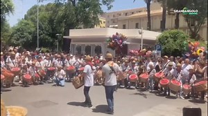 9.8K views · 318 reactions | Gli agrigentini rinnovano l’abbraccio con San Calogero: l’uscita della statua dal santuario e l’inizio della processione | Grandangolo Agrigento | Facebook