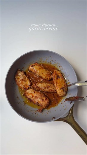 Cajun chicken garlic bread