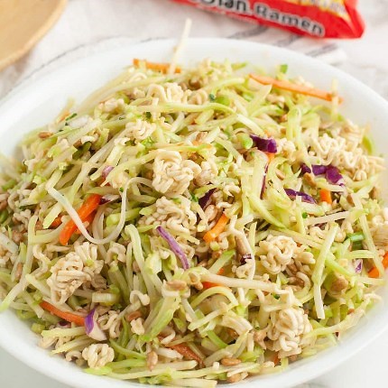 Broccoli Slaw With Ramen Noodles #broccolislaw #ramennoodlesalad #broccolisalad #potluckrecipes #ramensalad | Foodlovinfamily