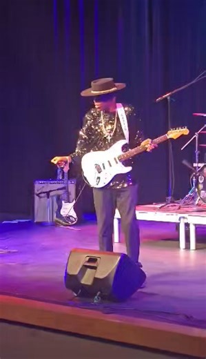 I may have stage 4 cancer but didn't stop Da Carvinator from struttin my stuff the other night!😀😀👍👍.... | Carvin Jones