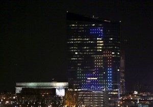 Watch Tetris played on the side of a skyscraper in Philly