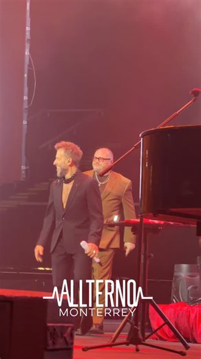 Si dolía… hoy dolió bonito 🥹 Sin Bandera se presentó en la Arena Monterrey y dejó claro que el romanticismo sigue más vivo que nunca. Una noche de esas que se sienten en el pecho y se guardan para siempre. 🎶✨ #SinBanderaTour #Monterrey #fyp | Allterno Monterrey