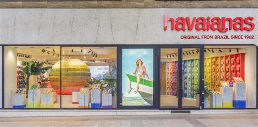 Les tongs, un succès mondial aux pieds de tous