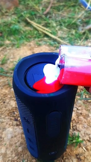 Red and white colour bass test JBL