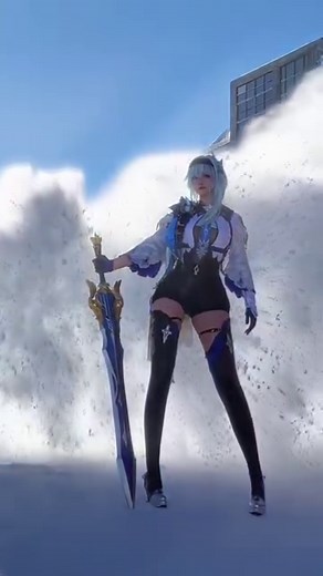 Eula on Snow❄️❄️❄️ Cosplayer:CN饼饼 #genshinimpact #ningguang #raidenshogun #raiden #nilou #eula #furina #cos #cosplay #cosplayer #cosplaygirl | Cosskyoffcial