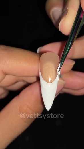 875K views · 9.1K reactions | How to use French tips guide correctly? Check this tutorial!#nails #nailart #nails #nailinspo#nailsinspire#nailsupplies #polygelnails #Wepolygel | Vettsy | Facebook