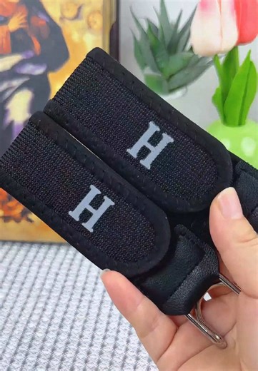 Say goodbye to bulky belt buckles! This buckle-free elastic belt keeps your pants secure, is comfortable to wear, and features a sleek, invisible design. #YCZ #YCZPerfume #belt #NewDropsForYou #Summervibes