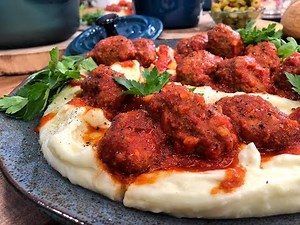 Σμυρνέικα Σουτζουκάκια με Ελιές και Πουρέ Πατάτας από τον Λάμπρο Βακιάρο!