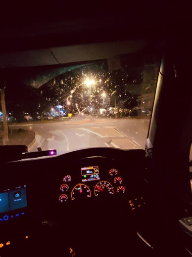 linehaul australia (@linehaul.australia)’s videos with original sound - linehaul australia