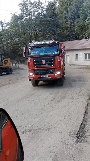 Tatra Phoenix tříosý vlek | Hlavně že to má motor