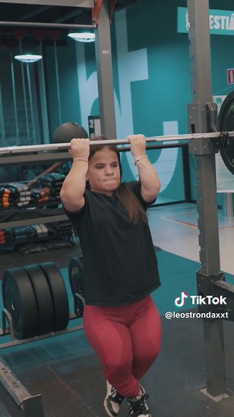 Leo Stronda's Strong Girlfriend Does Impressive Workout Challenge!