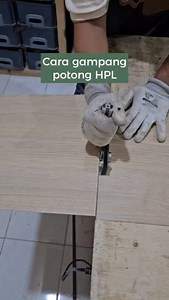 Solusi buat yg mau potong HPL nih, apalagi yg lagi mau potong HPL, pake hpl cutter dari @woodenjoytools aja, dijamin gampang dan rapih hasilnya. COMMENT "EBOOK" NTAR KU DM LINK EBOOK TUTOR DIY PERINTILAN RUMAH VERSI HEMAT BUDGET😉 #asmr #diy #hplcutter #dimasgepeto #lifehacks #tipsandtricks #hpl #woodenjoy | Dimasgepeto