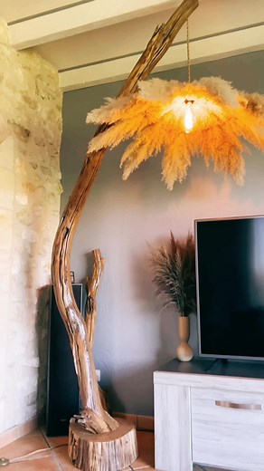 Lustre en Bois Massif avec Fleur de Pampa | Cyril Bois Créations