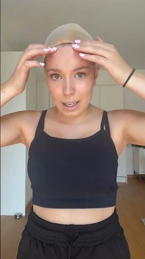 Wie zieht man eine Perücke an?