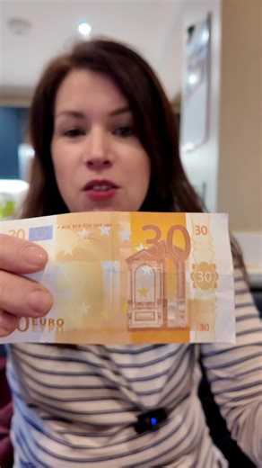 Magic Tuesday! 🥳 🪄#femalemagician #magic #moneymagic #livemagic #closeupmagic