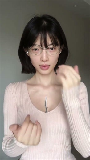 Quick Nail Art Transformation: Cross Dressing Manicure, Black Hair & Red Lips