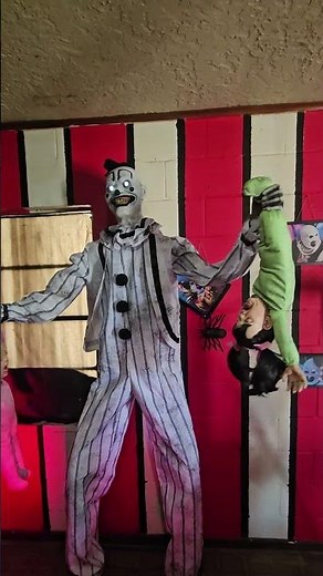 This 7 FT Clown Has a TERRIFYING Babysitting Method 🤡💀 #shorts