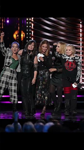 The Go-Go’s Break Up: End of an Era for Rock’s Trailblazing Queens 🎸👑