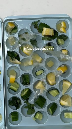 CUCUMBER MINT ICE CUBES My secret to staying hydrated all summer is keeping a stash of lemon, mint and cucumber-infused ice cubes in my freezer 🍋🌿🥒. These frozen gems are not only visually appealing but also pack a punch of flavour and vitamins, making them the perfect addition to your favourite summer drinks or water bottle. For an extra treat, mix them with fresh watermelon puree for a mouthwatering and revitalizing summer drink. 🍉🌿💦☀️ . . . . . . . #icecube #summerdrink #summerdrinks #h