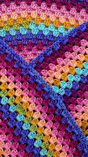Comment ROUND for your FREE Round Granny in a Spiral Blanket! One round and you’re hooked , literally! 🧵😉 #crochet #crochetblanket #blanket #grannysquare #granny #spiral #explorepage #secretyarnery | Secret Yarnery