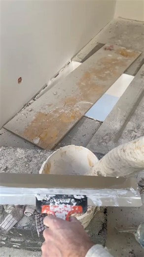 Stone Story on Instagram: "Spackling Window Slope #construction #builder #spackling #windowslope #renovation #finishingwork #craftsmanship #interiorwork #constructionlife #architecture #engineering #professionalbuilder #handwork #detailsmatter #wallfinishing #buildingprocess #sitework #constructionvideo #masteratwork #qualitywork"