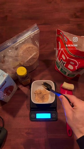 Here is my total day of eating! As I was putting this together, it's crazy to think this is only 1800 calories of food. You would think more based on how much food it is but when you eat calorie friendly food, it goes a long way!! Breakfast Carbs 47.3g • Fat 3g • Protein 29.2g = 340 calories Lunch Carbs 28.4g Fat 5.1g • Protein 35.9g = 283 calories Dinner Carbs 33g • Fat 4.5g • Protein 67g = 420 Calories Snacks Carbs 43.4g Fat 6.3g • Protein 45.7g = 430 calories #bodybuilding #food #nutrition #d