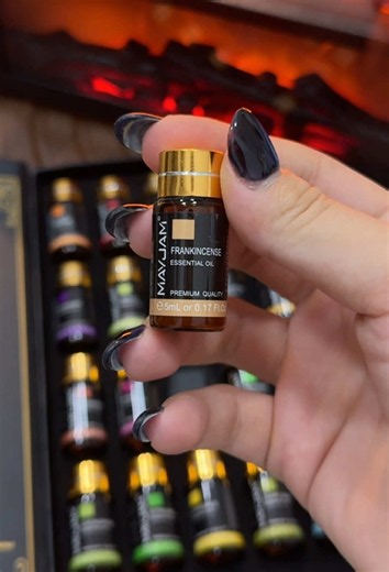 Essential Oil Set: 20 Scents for a Year of Home Fragrance