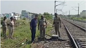 കാമുകിയുമായി പൊരിഞ്ഞ വഴക്ക്; 'കട്ട കലിപ്പിൽ' യുവാവ് റെയിൽവേ സിഗ്നൽ ബോക്‌സ് തകര്‍ത്തു, അറസ്റ്റ്