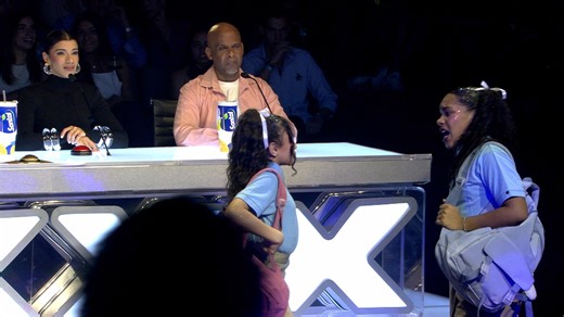 ¿A quién más se le cayó la cédula viendo este acto de Private Starts en el episodio 2? A la verda’ que los dominicanos somos pintorescos. 🤣 Con este acto recordamos la infancia, esos lugares emblemáticos, esa música urbana dominicana, ese SABOR. Esto e’ lo que significa ser quisqueyano de pura cepa. 🔥🇩🇴 Aclarando: Yo no lo recuerdo porque por supuesto no había nacido pero eso me cuentan 🤣🤣🤣 Su acto completo pueden verlo aquí: https://youtu.be/zLYdjWioQJo?si=Ia0OGyyrBes2HZZx #DominicanasGo