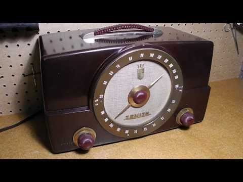 The Zenith G725 AM/FM Radio
