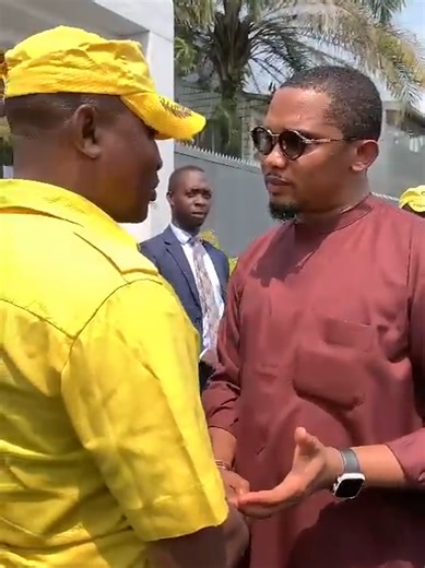 Rencontre avec les employés d'une banque à Douala