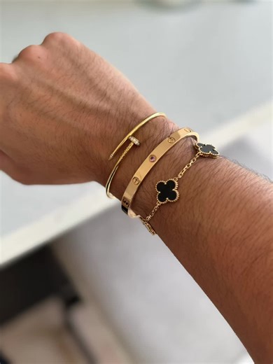 My new favorite bracelet & bangle stack combo. @Van Cleef & Arpels @Cartier #jewelry #stack #bangle #cartier #vancleef