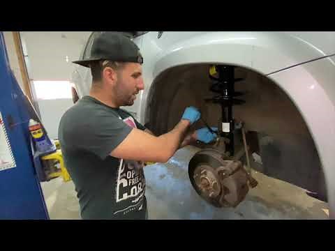 How to change struts on a Toyota Rav4