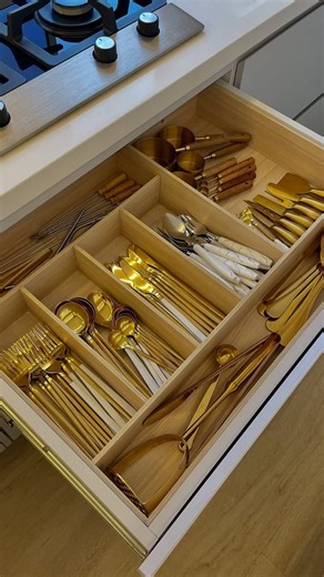 Achados e promoções | casa • decoração • cupons on Instagram: "Comenta “ORGANIZAÇÃO” que te envio os l!inks! ✨ 🚨 Siga @achados.promoscasa antes de comentar se não o link na chega ‼️ Os melhores organizadores para sua casa 🏠✨👏🏼😍❤️ #achadinhos #comprinhas #dicadecasa #itensparacasa #apartamento achadinhos Shopee, organização da casa, casa organizada, itens de bambu, organizadores de cozinha, organização da pia, cozinha estética, casa bonita e funcional, produtos virais Shopee, utilidades domé