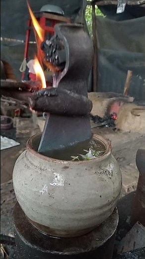 This is the process for gilding an axe on a traditional hilt. #blacksmithart