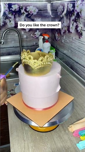 How to make a cake crown #fondant #fondantcrown #youtuber #fondantcake #learnontiktok #cake #cakes