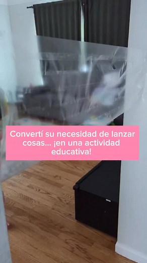 🧠 Tu peque no lanza cosas “porque sí”… Lanzar es una forma de explorar, descargar energía y desarrollar coordinación. En lugar de decirle “¡no tires eso!”, le di un espacio donde sí puede lanzar libremente 🎯 Así transforma su necesidad natural en una oportunidad para aprender, concentrarse y disfrutar 💪 ✨ Pequeños cambios en el entorno, grandes avances en su desarrollo. 👉 Encuentra más ideas como esta en el Método de Estimulación Inteligente, ve al enlace del perfil y descarga actividades si