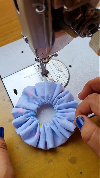 Trendy Scrunchie Making #Sewing #Scrunchie