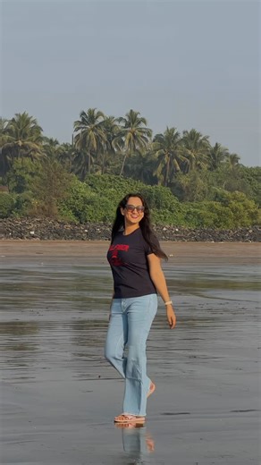 Dimpal Thopte on Instagram: "habibi🎀🐼 . . . #dimple#dimplethopte #viralreels #trending #trendingsong #durndarmoive #reelslovers #réel #explorepage #viral #reelitfeelit #reelsinstagram #reelsinsta #reelsvideo #reelsvideo #beach @dimple_thopte"