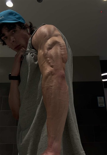 sleeper 😴😴💤 #az #lean #shredded #physique #natural | sleepers