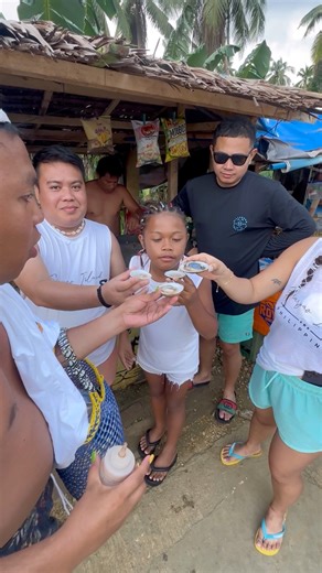 Tuway Ang tawag sa shells na Ito sa Amin sarap sa Kilaw pero di pwede sa lahat lalo na sa sensitive na tyan Baka mag signing off ka #kilawin #Tuway #awrangsiargao | Neyneywander siargao