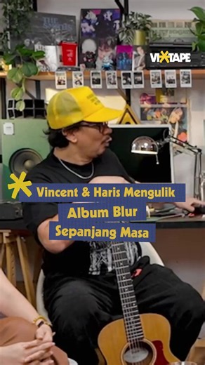 Haris yang sedang mengulik band Blur dan dipertanyakan oleh fans Blur ahlinya yaitu Pak Pincen 🫣 Saksikan selengkapnya Vixtape! Hanya di Youtube Vindes. #Vindes #Vixtape