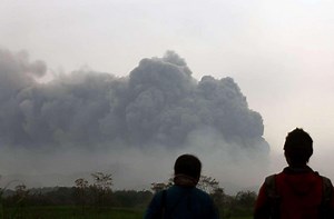 Indonésie : 200 000 évacués après l'éruption du volcan Kelud