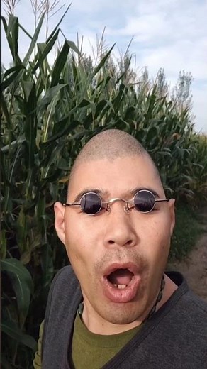 Chinese eggman sings “I live on Huang Tu Gao Po” 中国蛋哥演唱 “我家住在黄土高坡”