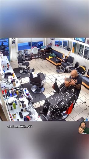 A man pulls a gun on a barber inside the barbershop after being frustrated with a haircut. This incident occurred at Square Biz Barbershop in Florida. Disclaimer: This video is for content creation and informational purposes only. We do not condone bullying or harassment in any form. | Smash Da Topic