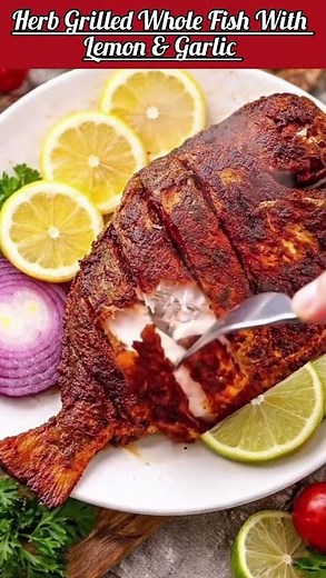 Grilled Whole Fish 🐠🐟 With Lemon, Herbs And Garlic, RECIPE ⬇️⬇️